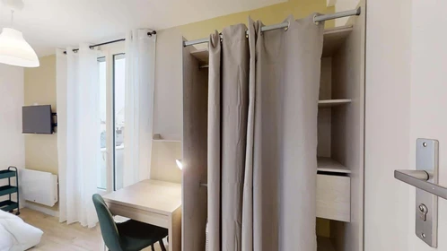 Stanza privata in 6 Rue du Chemin Vert, 35000 Rennes, France, immagine 3 di 17