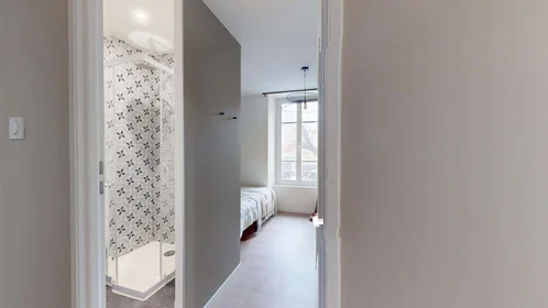 Chambre privée à 25 Av. des Paulines, 63000 Clermont-Ferrand, France, image 2 de 16