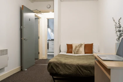 Renting rooms by the month in Manchester