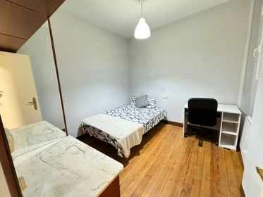 Quarto para alugar com cama de casal em Bilbao