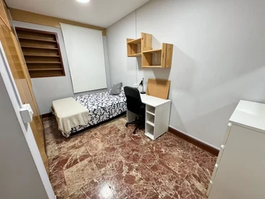 Cheap private room in Bilbao