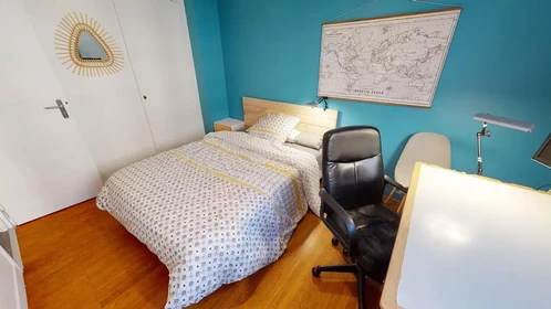 Privatzimmer in der Rue Mayen, Quartier Chorier-Berriat, bild 1 von 10