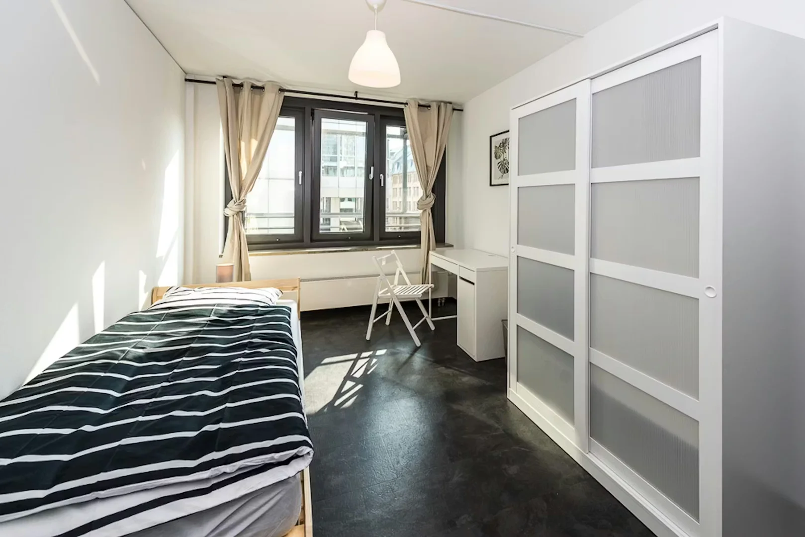 Quarto amigo do estudante em  com comodidades modernas