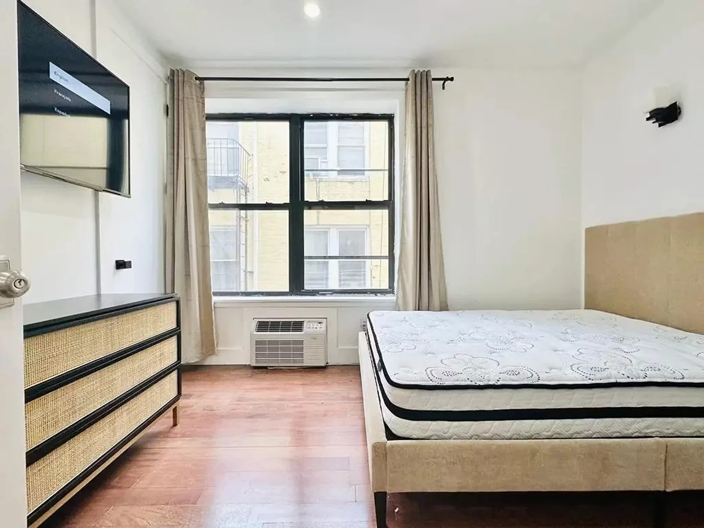 Quarto para alugar em apartamento de estudantes em , totalmente mobilado