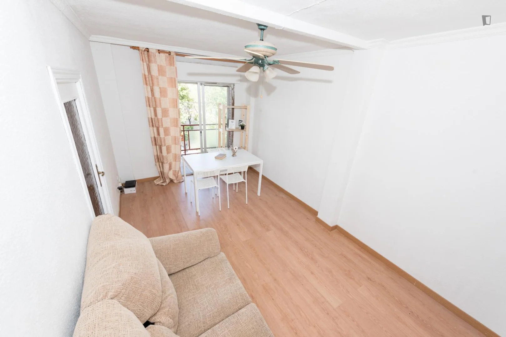 Habitación estudiantil económica con ubicación conveniente en 