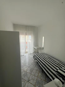 Cheap private room in Bari