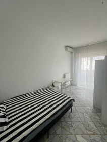 Bari de çift kişilik yataklı kiralık oda