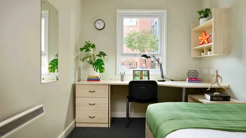 Privatzimmer in der 155 Far Gosford St, Coventry CV1 5DE, United Kingdom, bild 1 von 10