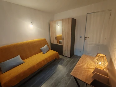 Quarto para alugar num apartamento partilhado em Cannes