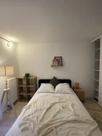 Private room in residence at 7 rue de la Grande Brasserie, image 2 of 6