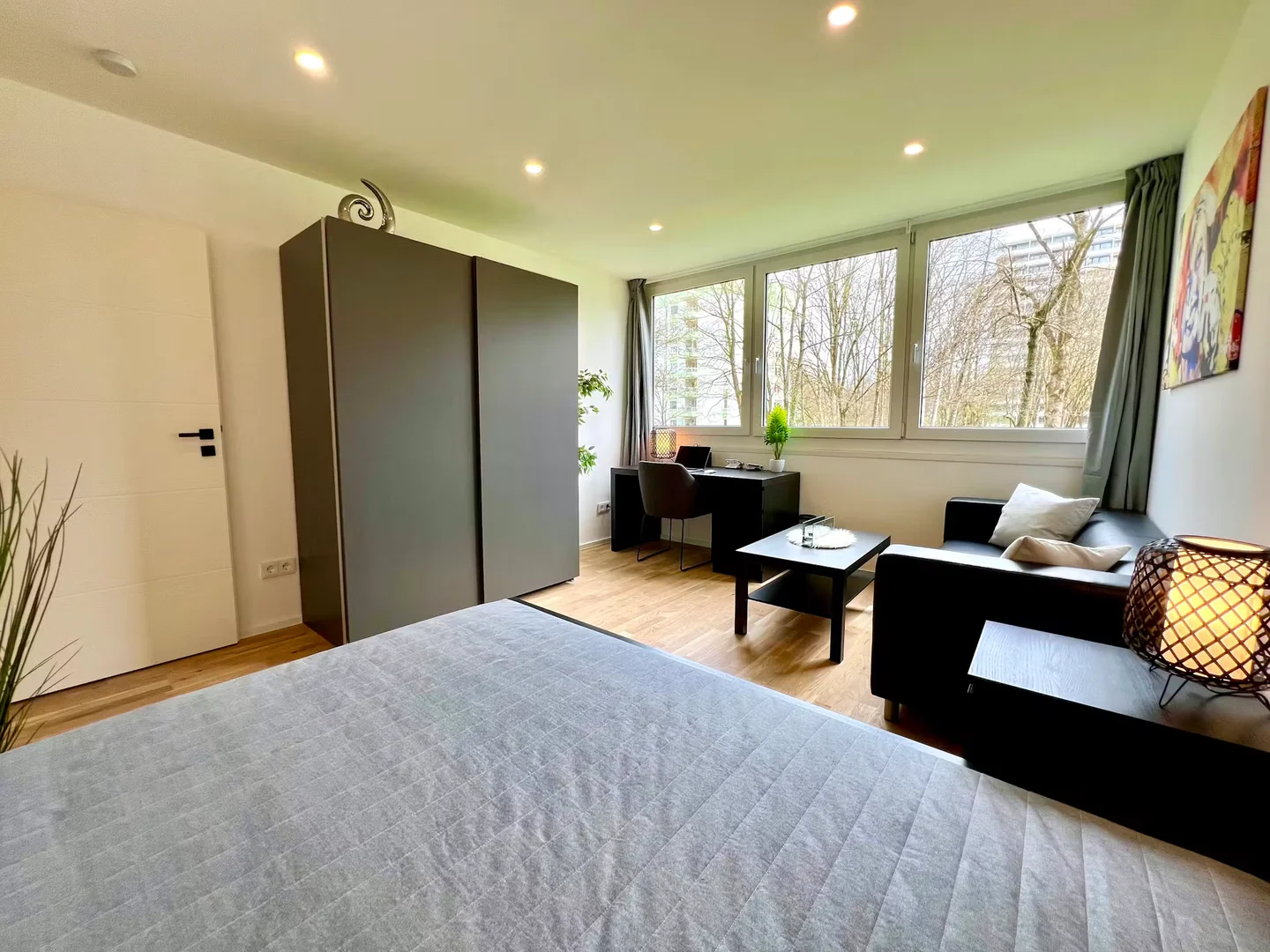 Student-friendly room in  with modern amenities
