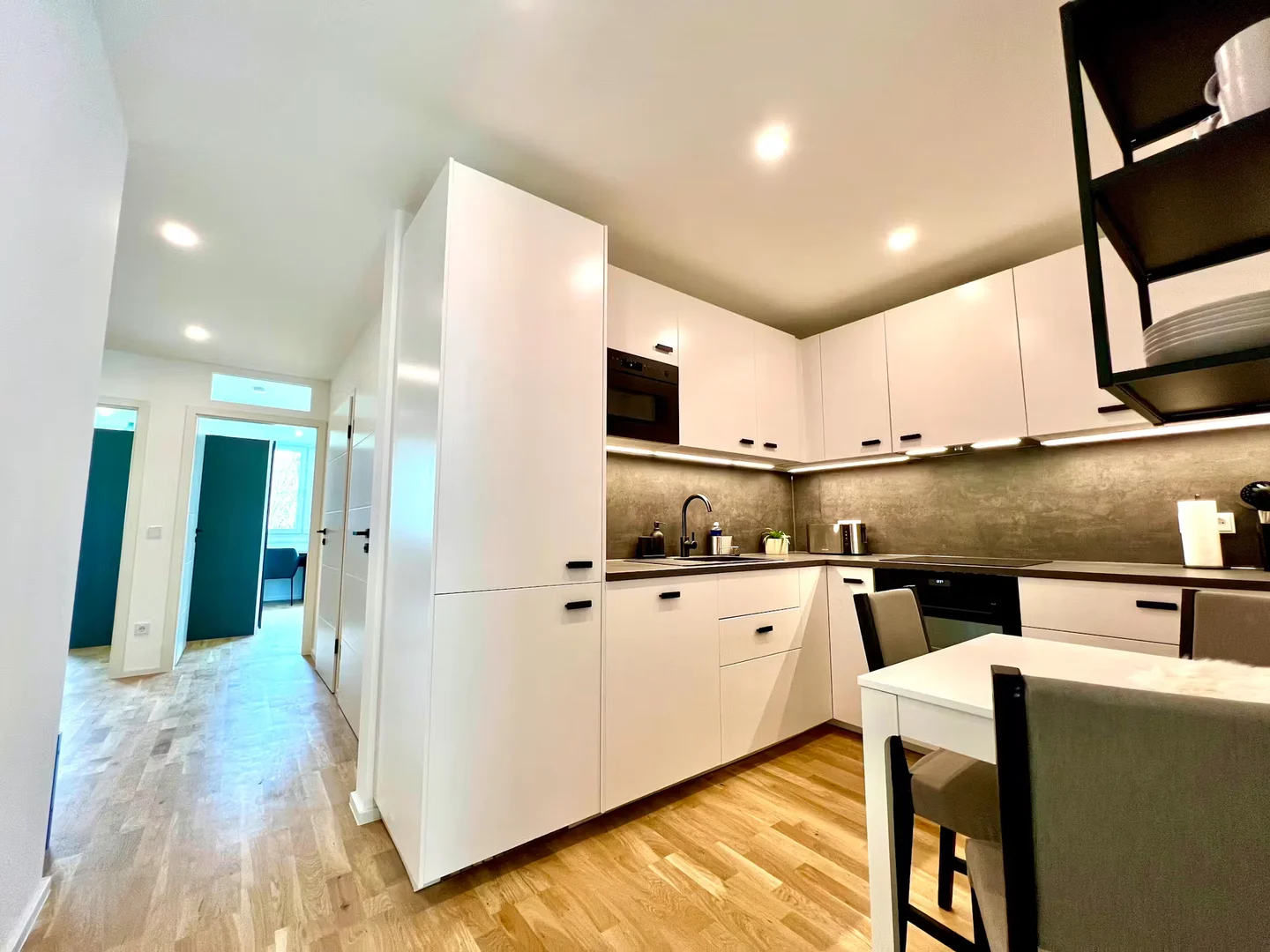 Student-friendly room in  with modern amenities