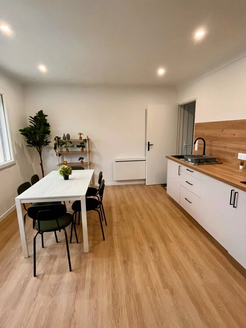 Student-friendly room in  with modern amenities