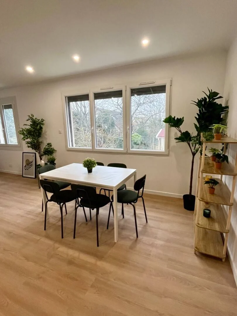 Functional student room perfect for studying in 