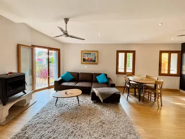 Quarto para alugar ao mês em {area}