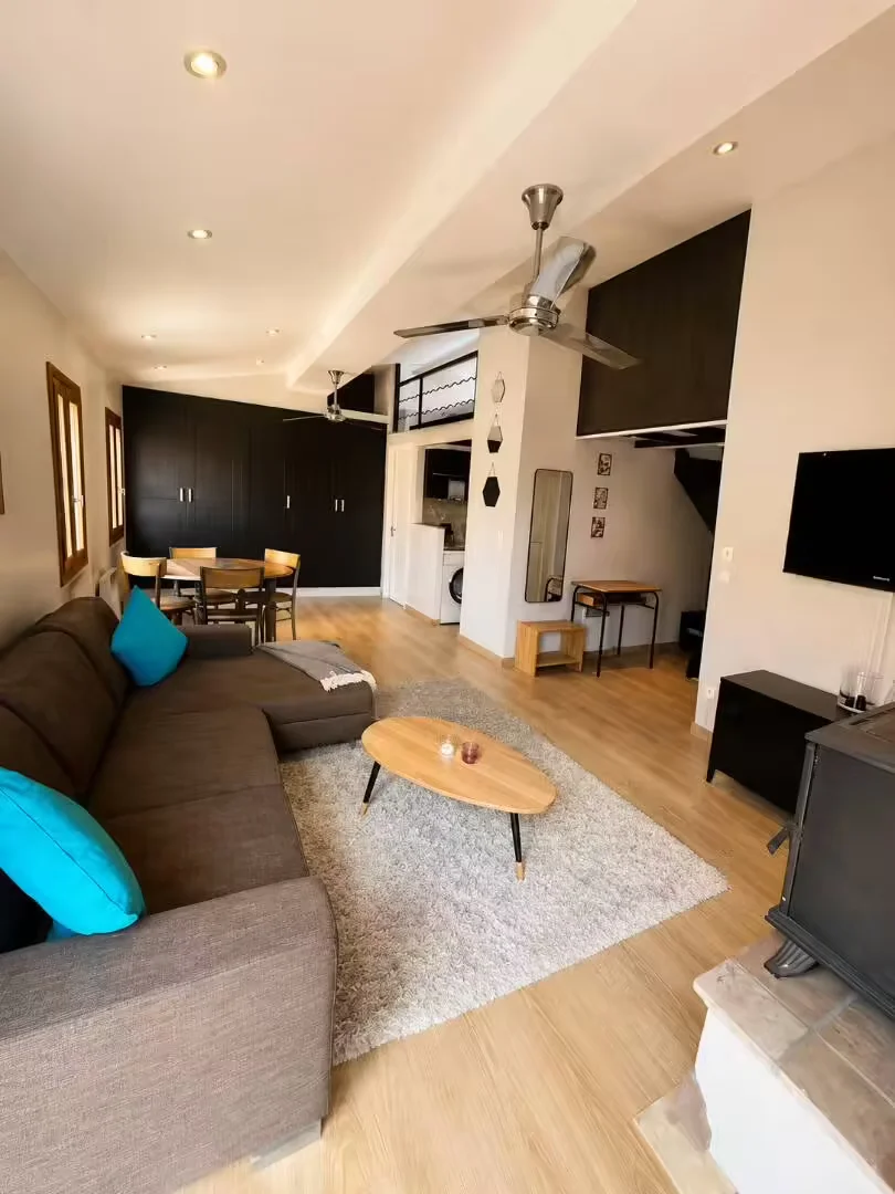 Quarto para alugar em apartamento de estudantes em , totalmente mobilado