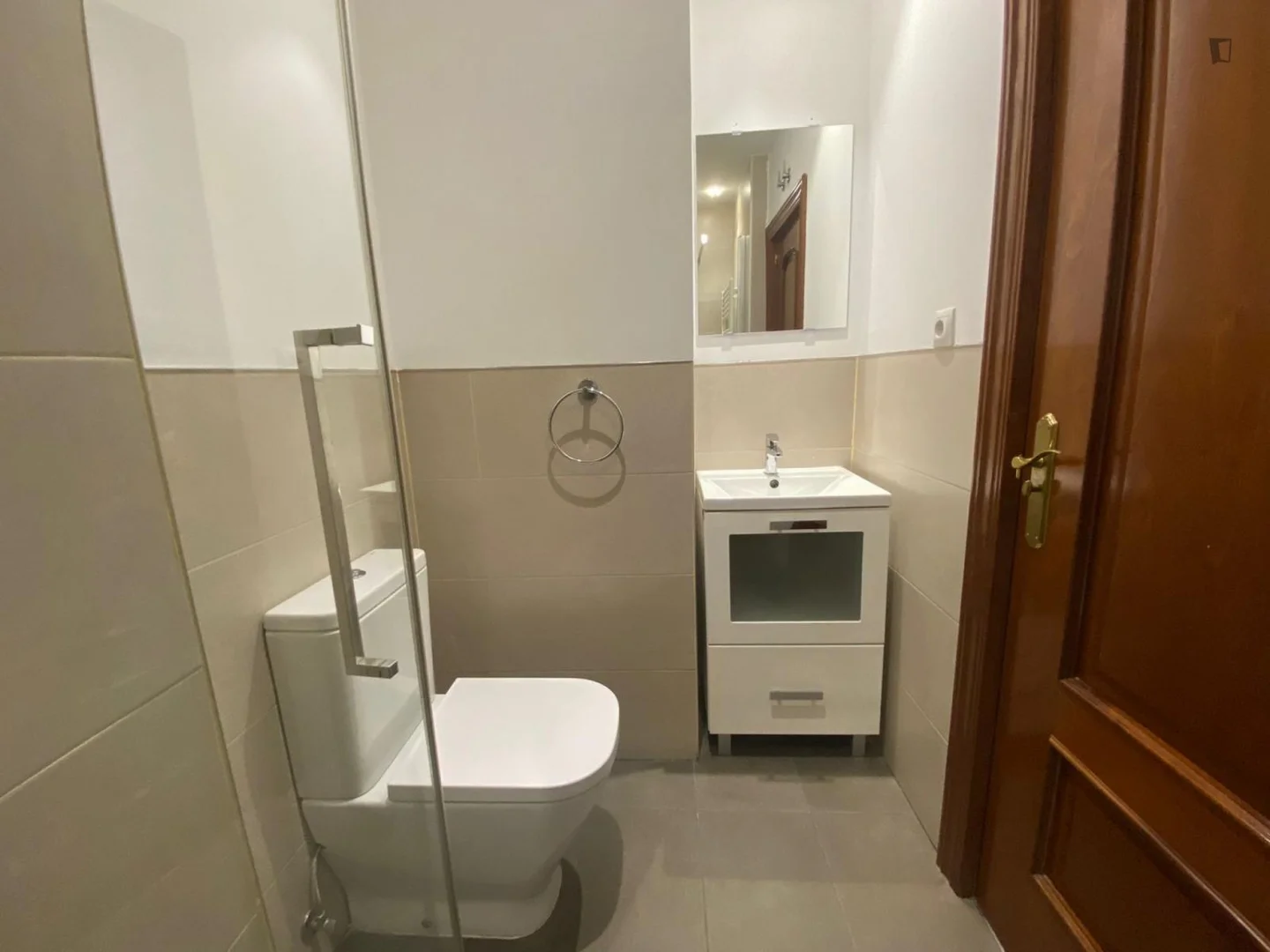 Habitación estudiantil amplia y cómoda en 