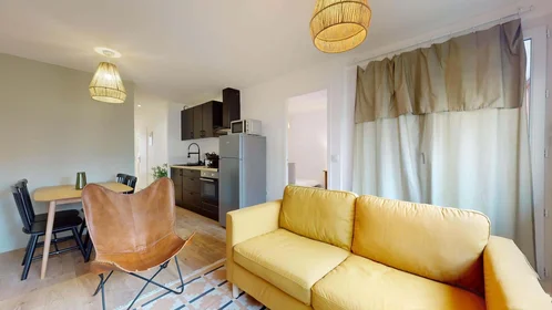 Privatzimmer in der 4 Rue Julia, 13005 Marseille, France, bild 12 von 17