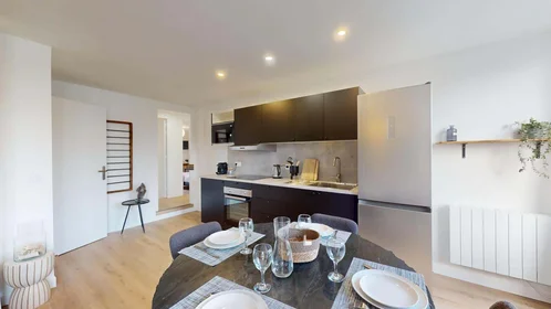 Quarto privado em 44 Cr Edouard Vaillant, 33300 Bordeaux, France, imagem 12 de 17