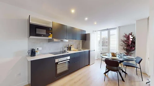 Quarto privado em 44 Cr Edouard Vaillant, 33300 Bordeaux, France, imagem 14 de 17