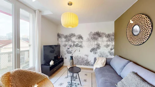 Quarto privado em 44 Cr Edouard Vaillant, 33300 Bordeaux, France, imagem 16 de 17