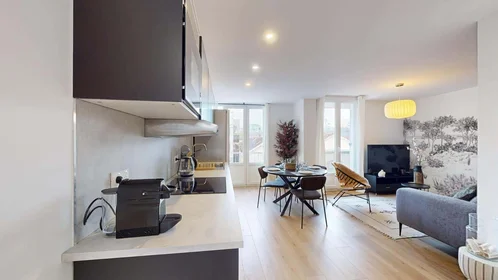 Quarto privado em 44 Cr Edouard Vaillant, 33300 Bordeaux, France, imagem 9 de 17