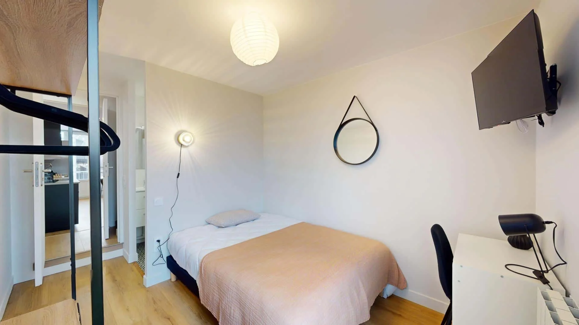 Chambre abordable pour les étudiants avec un bon éclairage dans