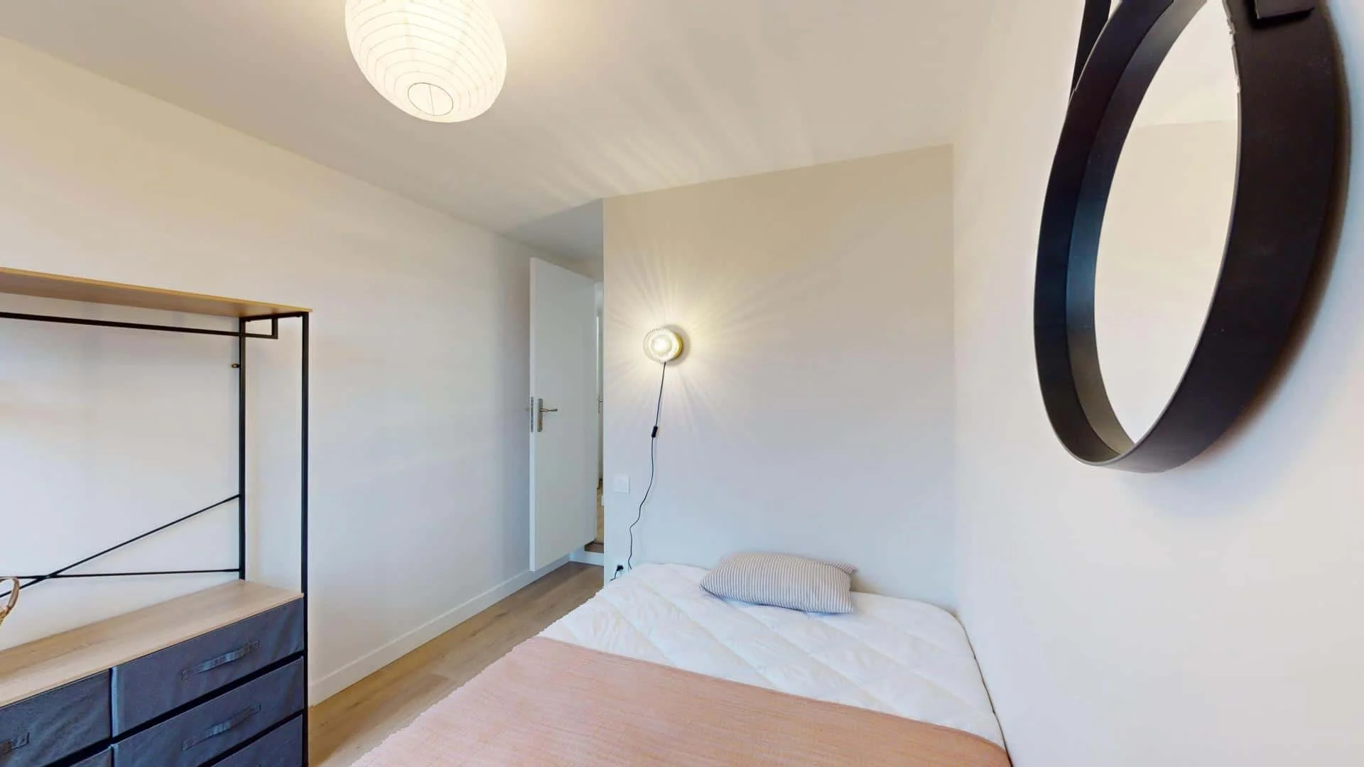 Chambre d'étudiant économique avec emplacement pratique dans