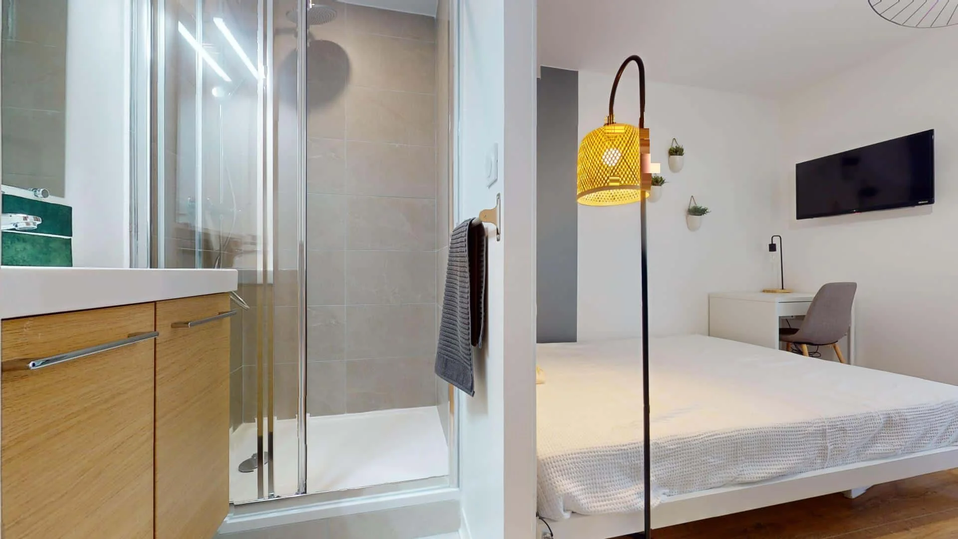 Student-friendly room in  with modern amenities
