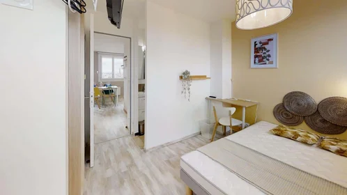 Chambre privée à 8 Av. des Mazades, 31200 Toulouse, France, image 1 de 8