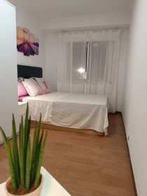 Quarto iluminado em Alcobendas