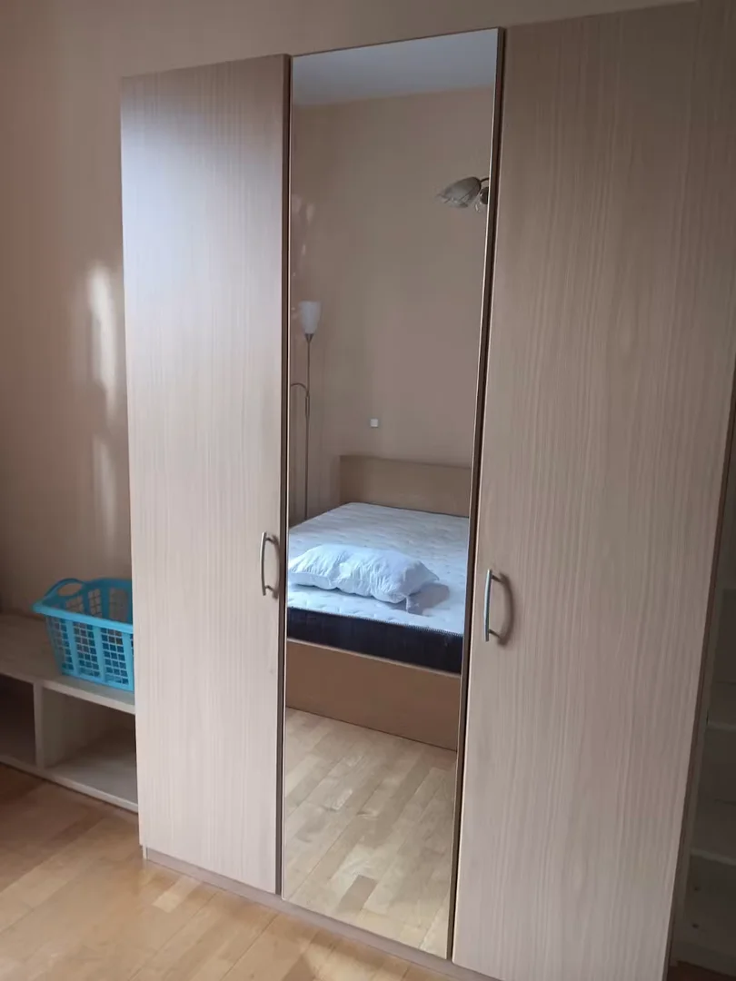 Zimmer in Studentenwohnung in zu vermieten, voll möbliert