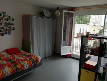 Quarto para alugar com cama de casal em Rennes