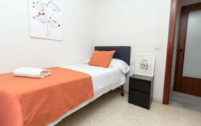 Privatzimmer in der C. Ferrocarril del Puerto, 5, Distrito Centro, 29002 Málaga, España, bild 1 von 12
