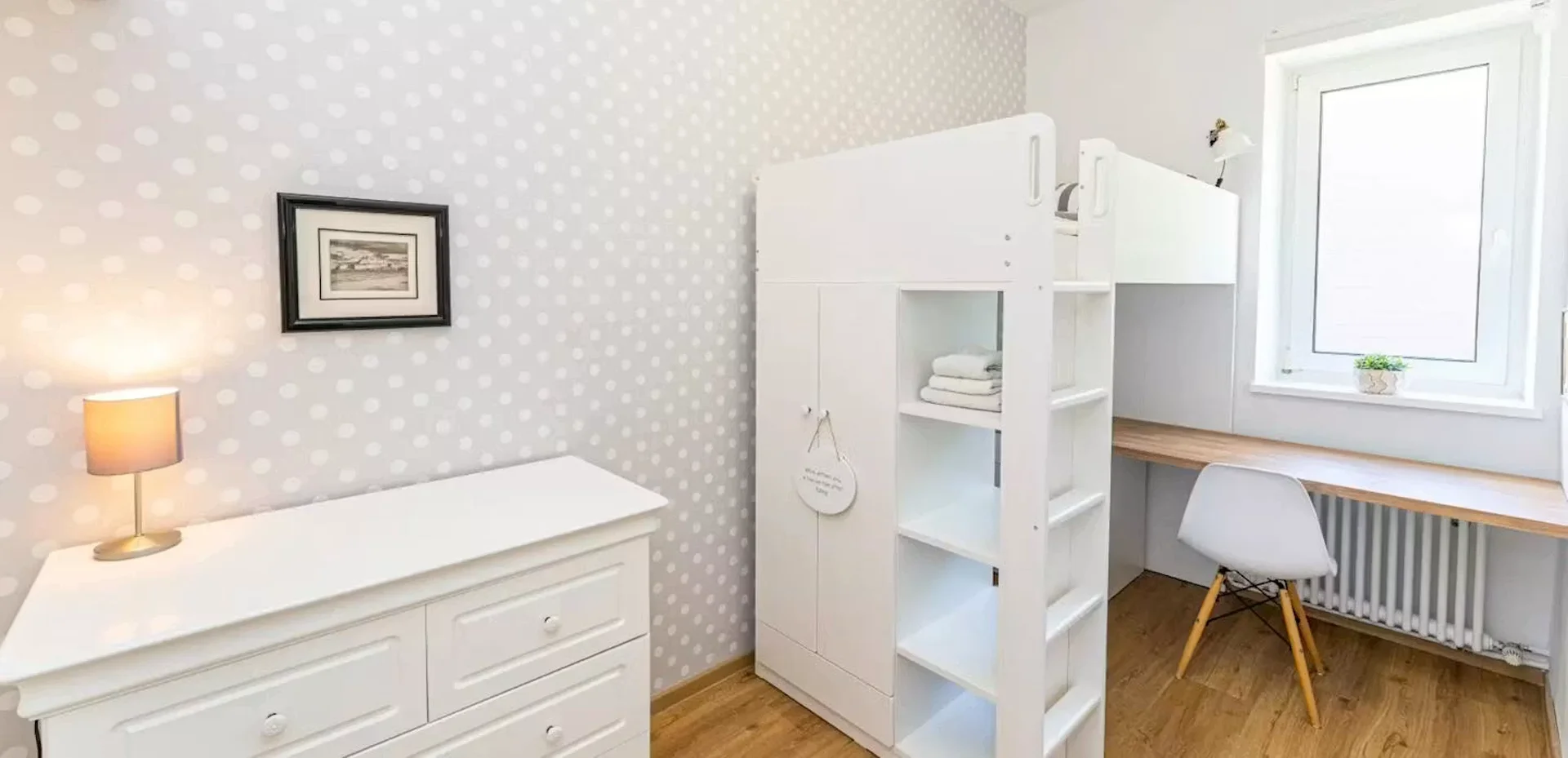 Student-friendly room in  with modern amenities
