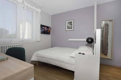 Quarto para alugar com cama de casal em Rennes