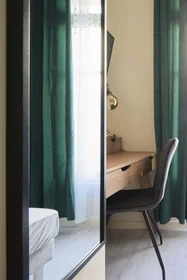 Private room at 2 Pl. du Chapitre, 51100 Reims, France, image 3 of 15