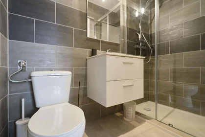 Private room at 2 Pl. du Chapitre, 51100 Reims, France, image 4 of 15