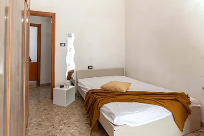 Stanza privata in Via Gioacchino da Fiore, 13, 65127 Pescara PE, Italia, immagine 2 di 18