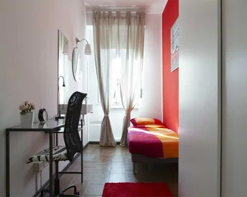 Habitación privada en Via Salvatore Barzilai, imagen 2 de 21