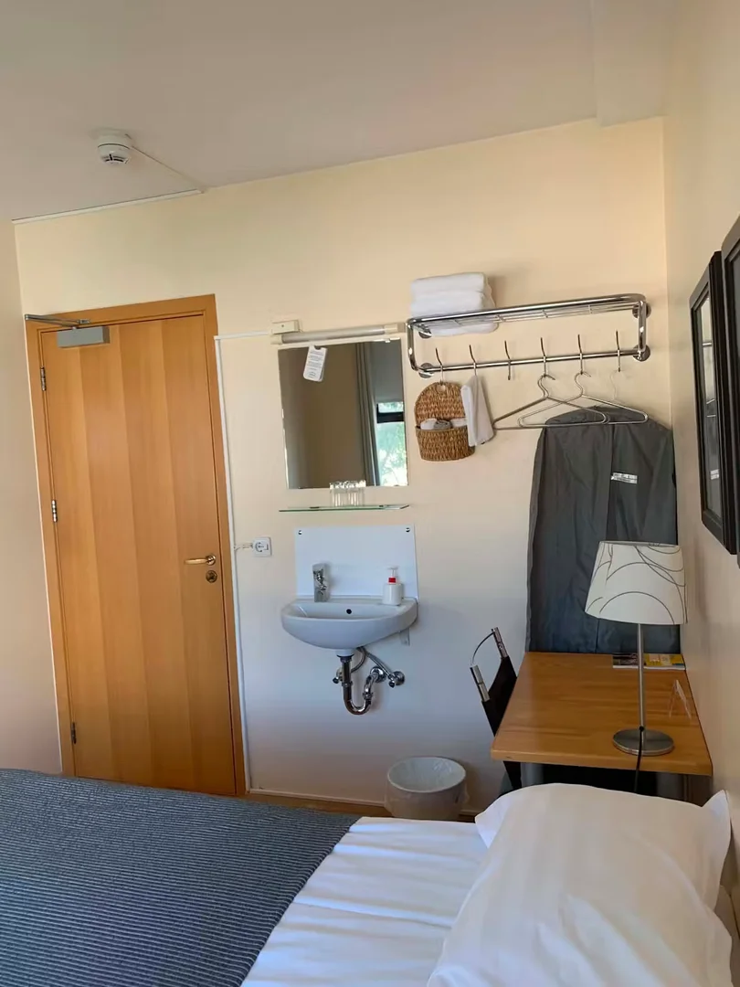 Functional student room perfect for studying in 