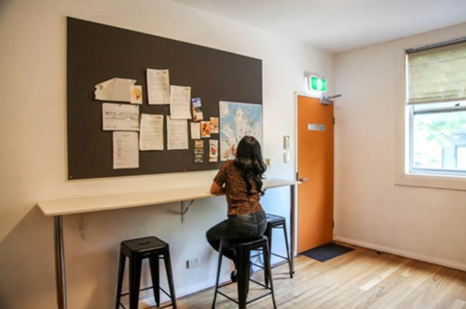 Chambre confortable pour étudiants disponible dans 