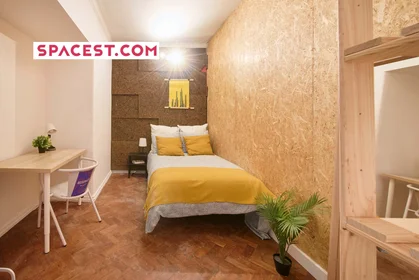 Habitación privada en Av. Alm. Reis 93 5d, 1150-021 Lisboa, Portugal, imagen 1 de 18