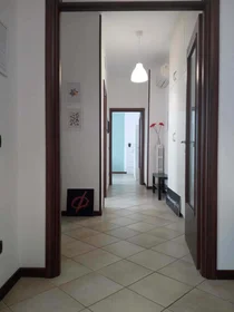 Chambre privée à Piazza Cesare Battisti, 7, 25128 Brescia BS, Italy, image 13 de 17