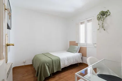 Günstiges Privatzimmer in {area}