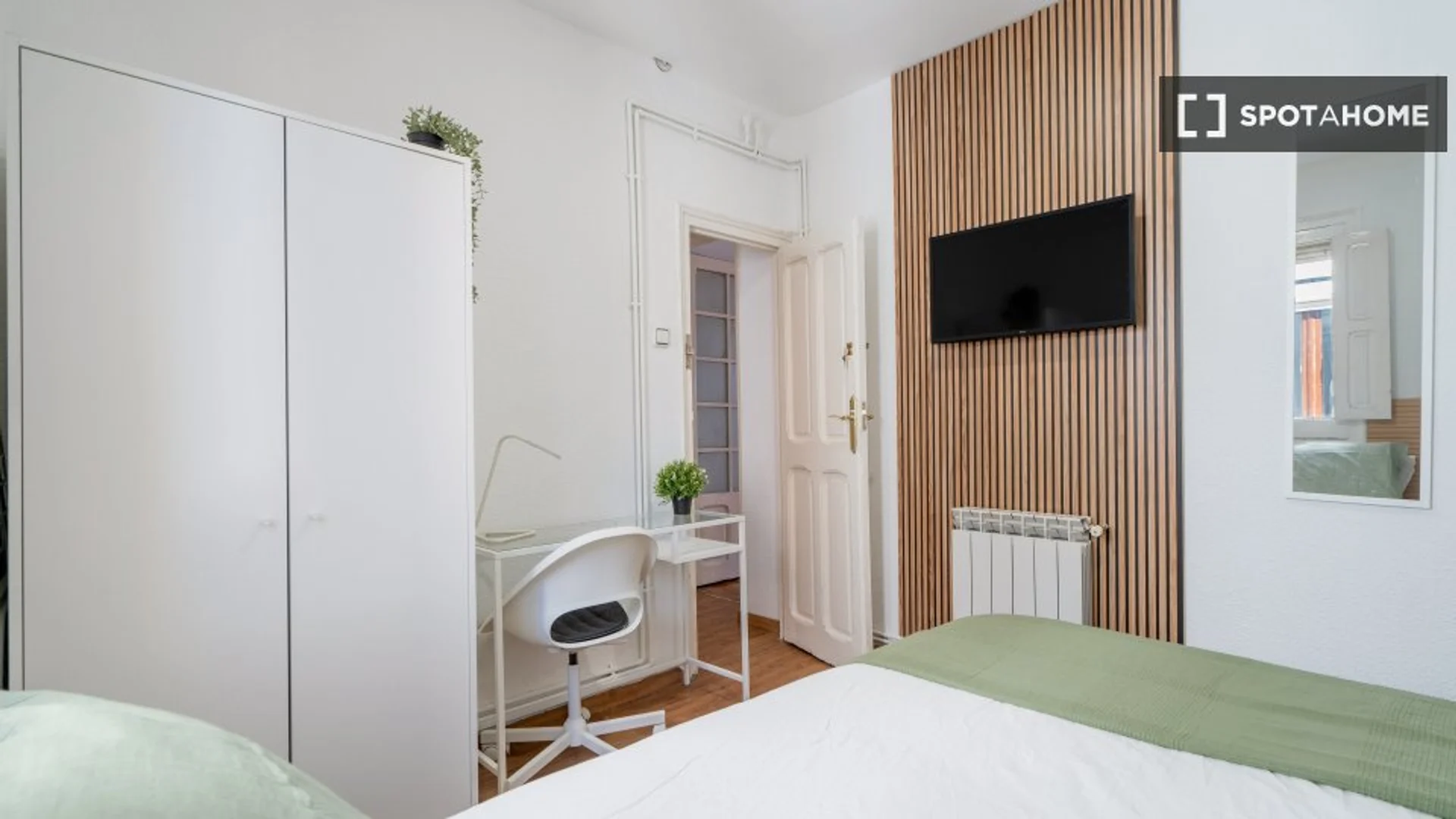 Zimmer in Studentenwohnung in  zu vermieten, voll möbliert