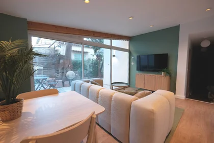Private room at Cannes, 06400, image 2 of 29