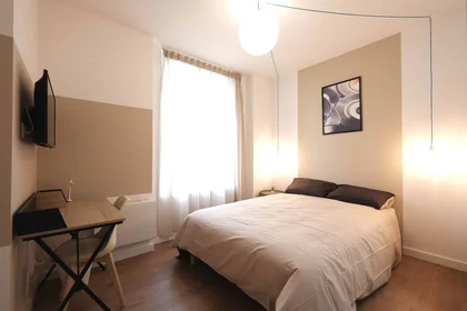 Private room at Cannes, 06400, image 11 of 29