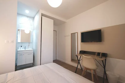 Private room at Cannes, 06400, image 16 of 29