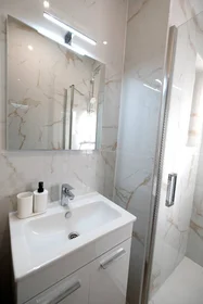 Private room at Cannes, 06400, image 19 of 29